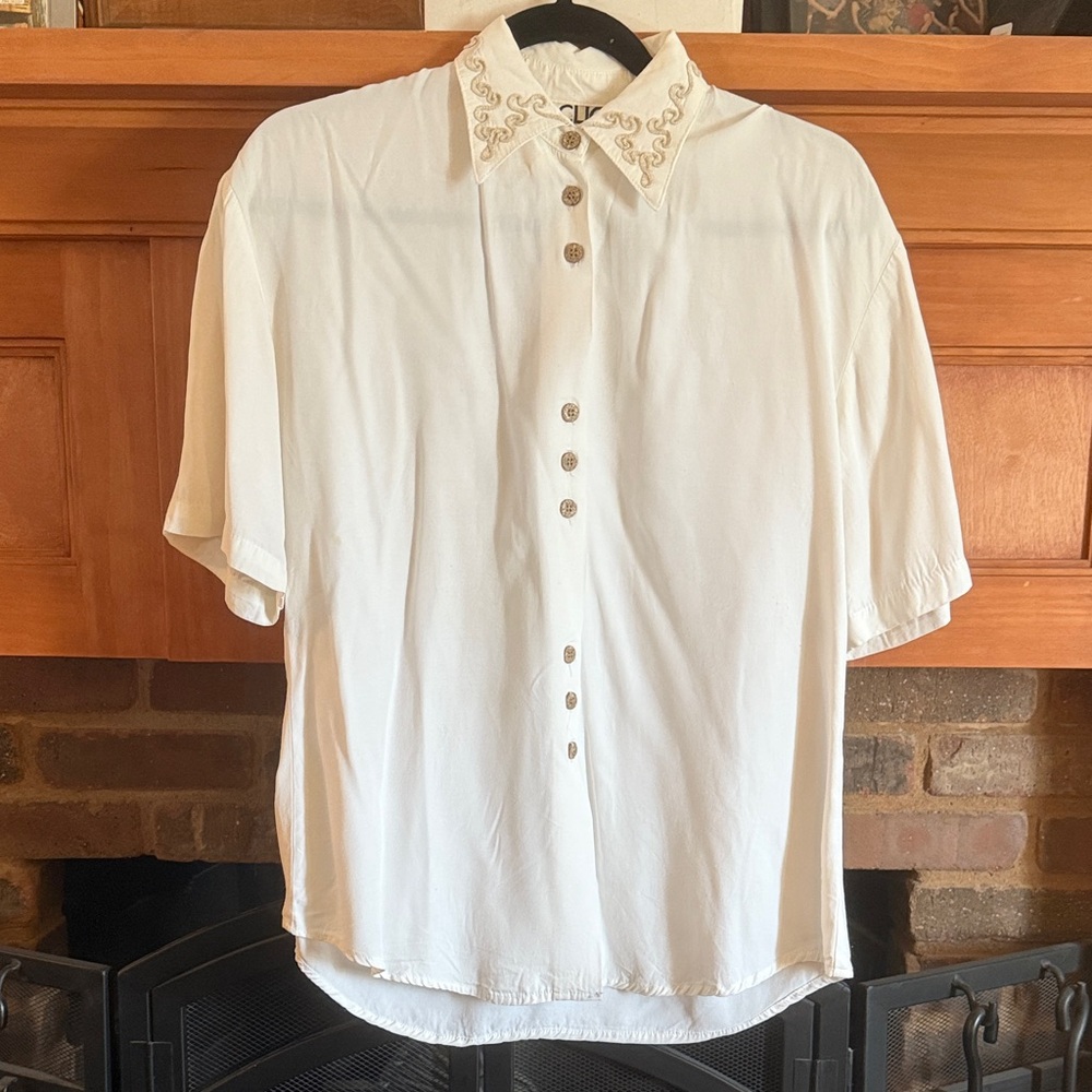 Vintage 90s CLIO Short Sleeve White Button-Up Shirt Embroidered Collar Rayon